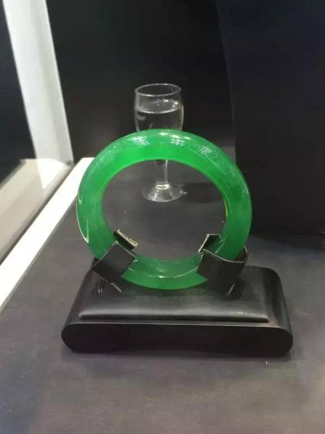 翡翠手镯欣赏