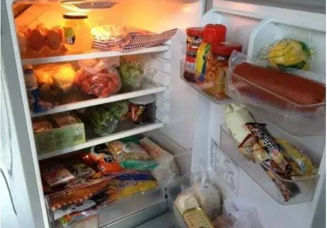 就是买菜买水果的时候,买完这些,你是不是直接将塑料袋一起塞到冰箱呢