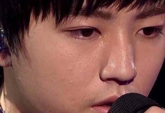青春期的王俊凯,满脸爆粉刺青春痘,这会不会长残