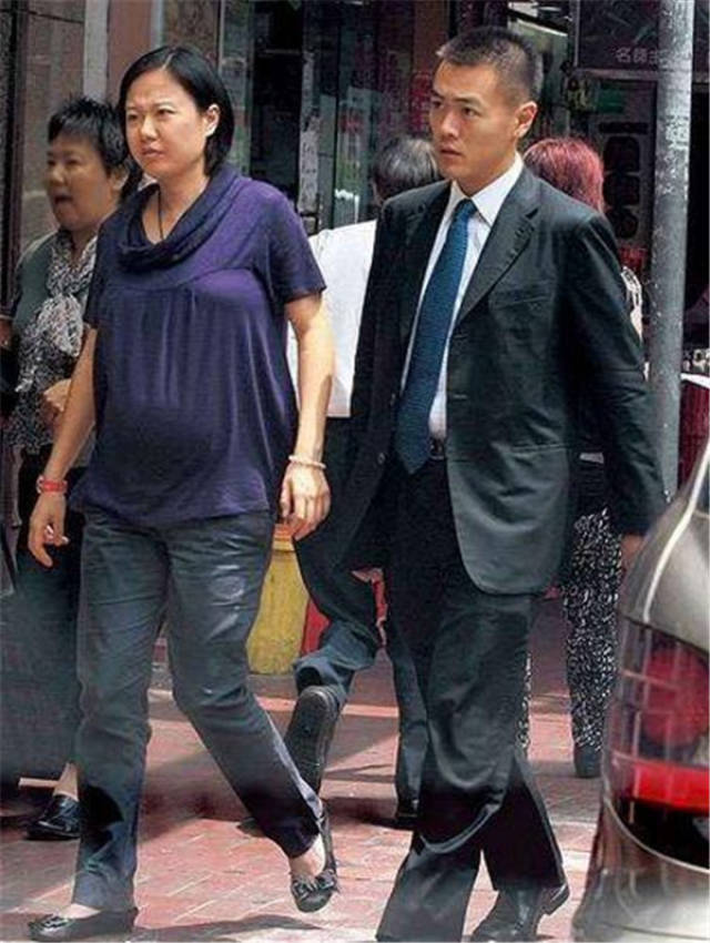 老爸资产上百亿,却还要上节目相亲,今二婚娶丑妻