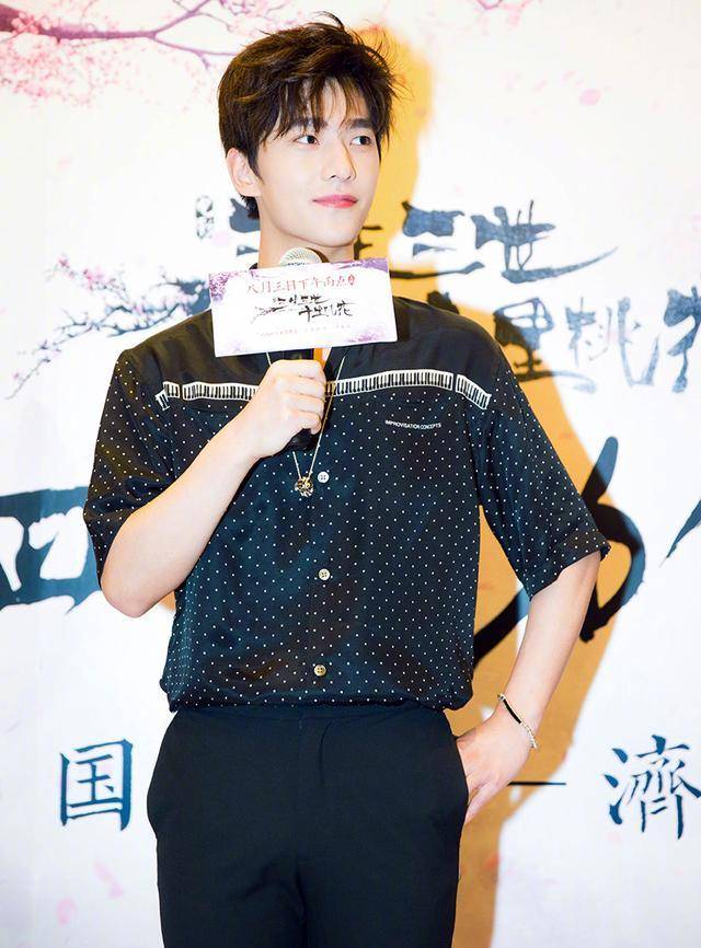 李易峰发福严重腰带都系不上杨洋鹿晗衣品升级