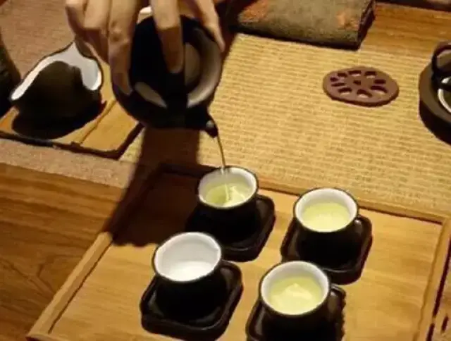 泡茶的茶叶渣怎么处理 fde1f27b4b864c589b547a54efe22c6c.jpg