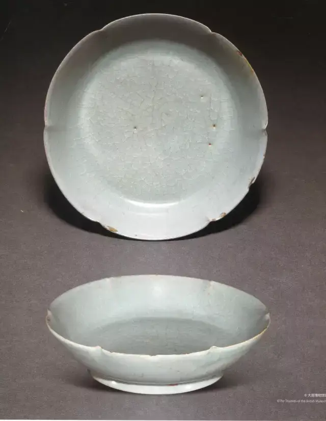 要知道,关于汝窑有"汝窑无大器"之说法,也就是说,汝窑瓷器一般都较小