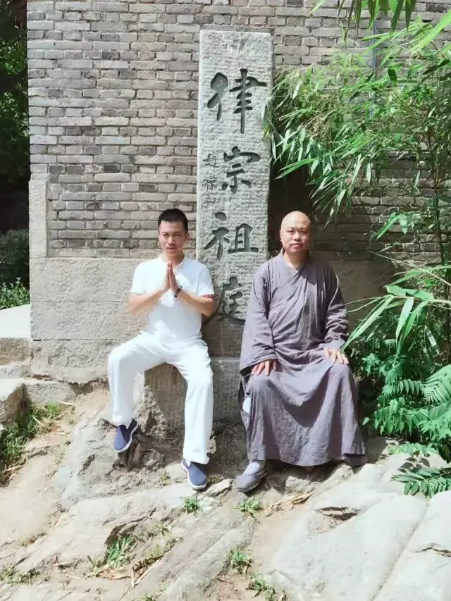 李连杰,黄海刚修行于终南山净业寺