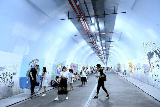 "中国最文艺"的厦门大学千米涂鸦隧道