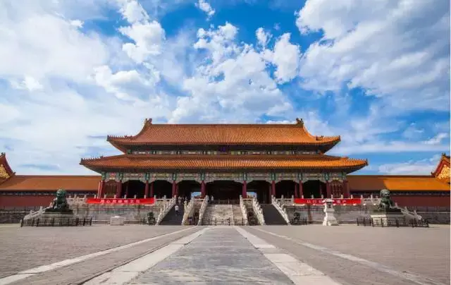 北京故宫是现存最大最完整的古代宫殿建筑群,也是我国古代宫殿建筑
