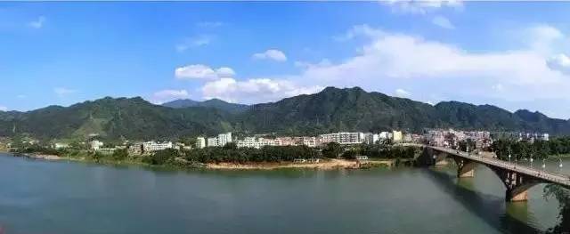 邱海 摄影 南山茶海&马圣高山茶园  昭平县城周边,高山耸立,分布着