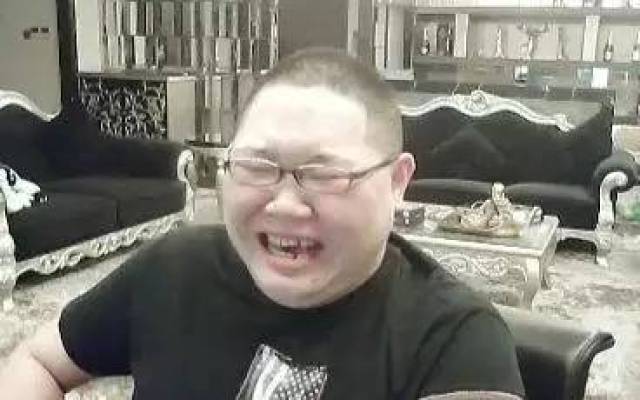 走a怪直播人气直逼pdd?无限连跪还有人看!