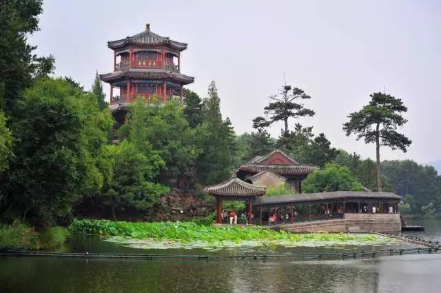 她就是坐落在避暑山庄东北部的金山岛.