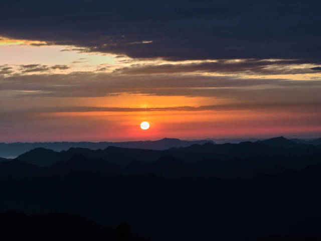 山顶日出