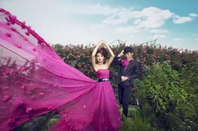 脸大怎么办,她们这样拍婚纱照,脸显得又小又精