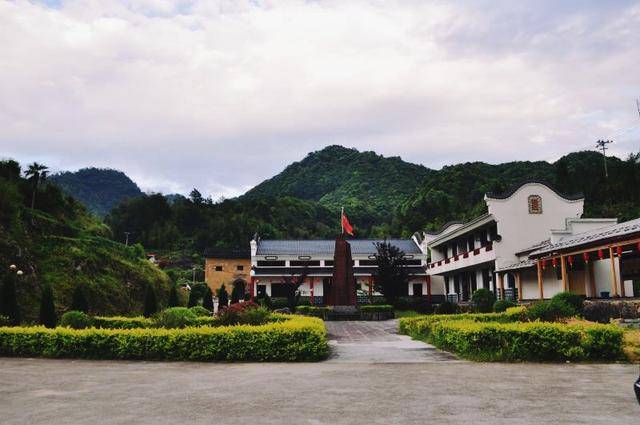 [红色魅力之]红旗飘飘,大山里头大发展霍童坑头村