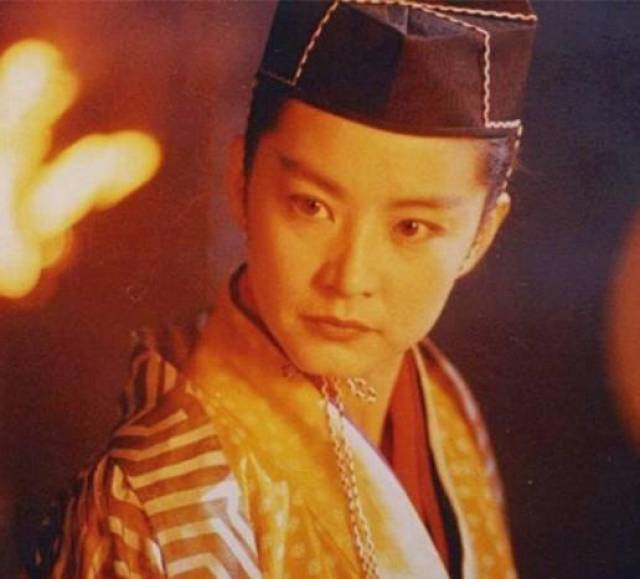 林青霞古装合集,帅气不输男子,也可温柔似水!