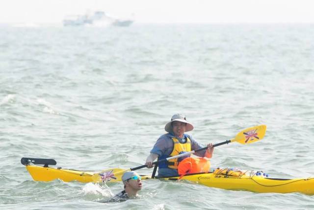 海上马拉松 张健张朝阳成功横渡兴城海峡