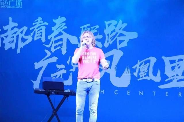 速来围观,乌克兰音乐男神吉米在凤凰里金街