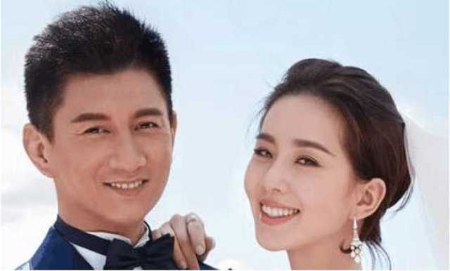 偶遇男女主人公正拍吻戏,吴奇隆主动避开,还有人问起吴奇隆在乎妻子拍