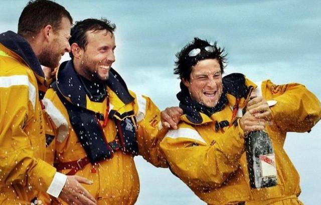 中国版贝尔带你去冒险!主播荒岛上绝地求生险