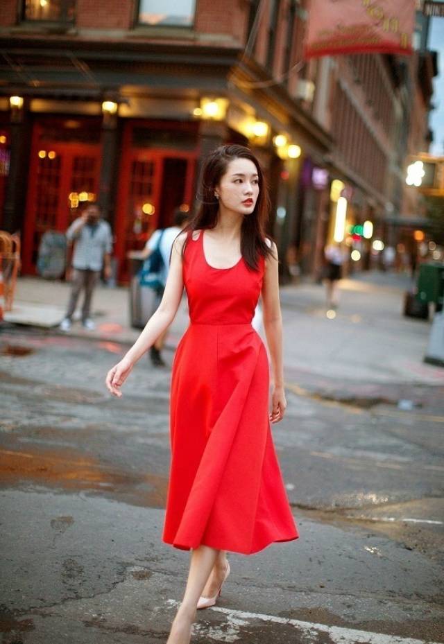 穿红裙最美女星,热巴不及郑爽会穿,赵丽颖最独特