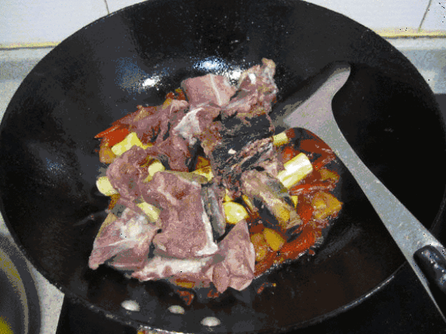养生美食:腊羊肉炖萝卜_手机搜狐网