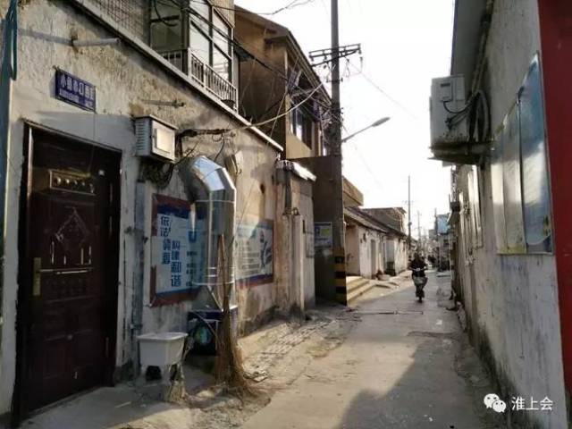淮安城中心镇淮楼南,南门大街中段,有条东西走向的街道叫小鱼市口西街
