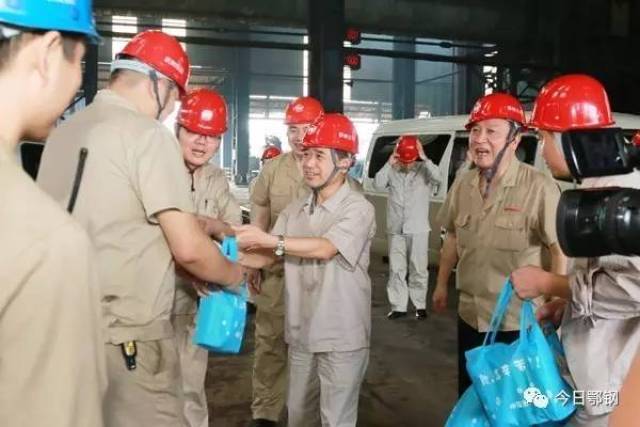 宝武集团工会主席傅连春来鄂钢调研
