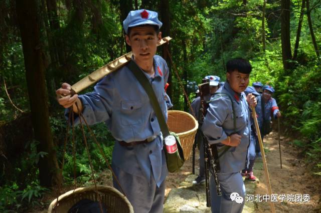 重走红军挑粮小道,用脚步丈量信仰的旅程,感受当年物质的匮乏和生活的