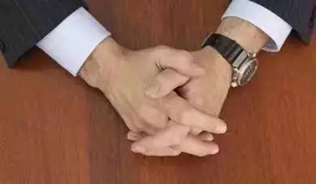 心理测试丨两个动作就知道你的性格,准到窒息!