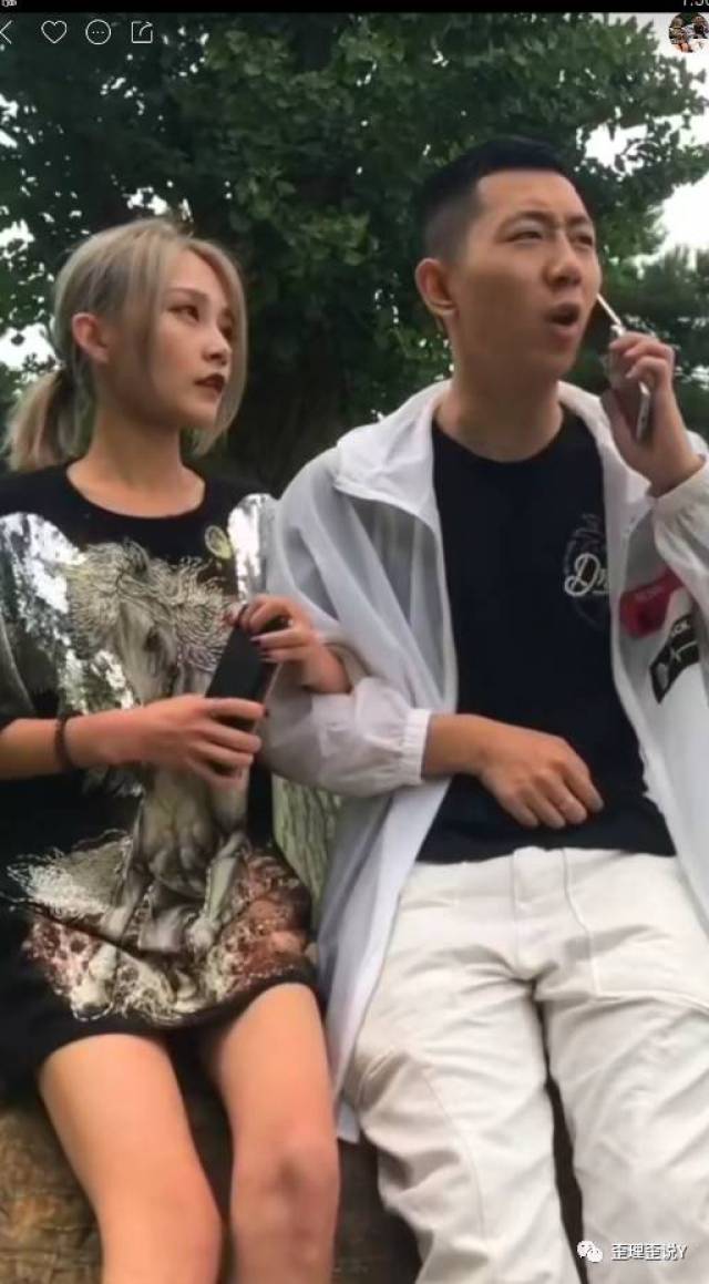 天佑爆刘一手家暴的前女友和王小源在一起了!两人搂抱