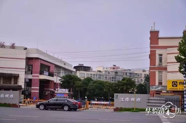 该项目位于南京市秦淮区石杨路南侧,七桥瓮湿地公园北侧,学校用地与