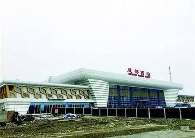 成都西站投入运营
