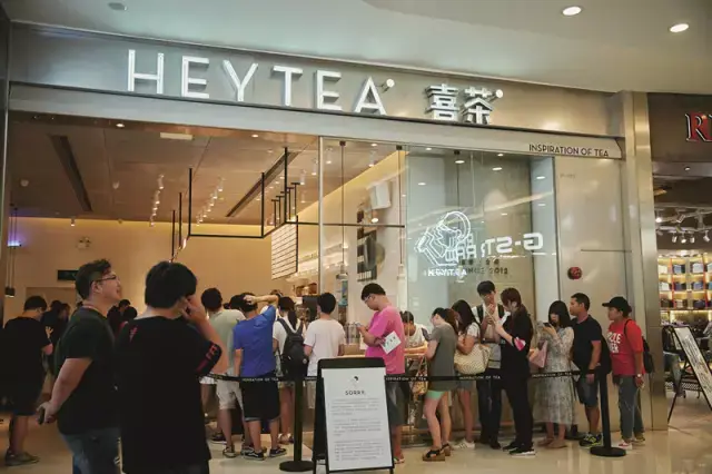 风口上的奶茶:从街边小店"一点点"到星巴克式茶饮"喜茶"的转型