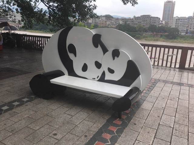 雅安大熊猫"家族"又增一员,遍布雅安新老城区!