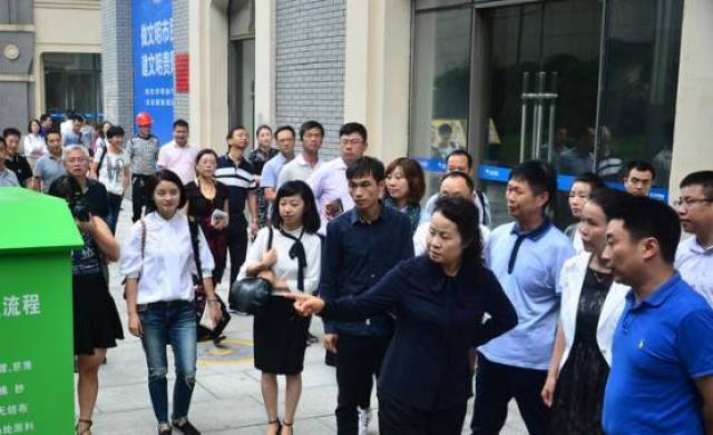 市文明委常务副主任兰义彤及市文明委副主任朱元俊在南明区委副书记