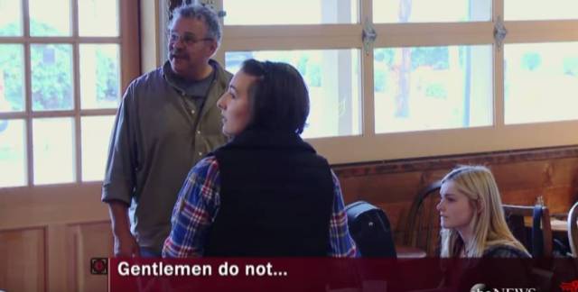 恋童癖将儿童作为猎物,他们躲在暗处,将恋童