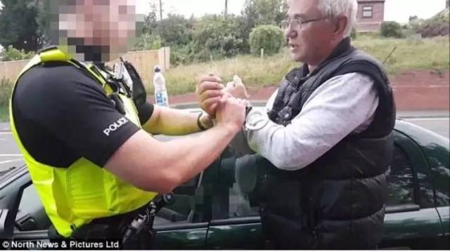 恋童癖将儿童作为猎物,他们躲在暗处,将恋童