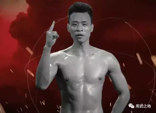 就是这个四川小将,开场32连击打蒙对手一