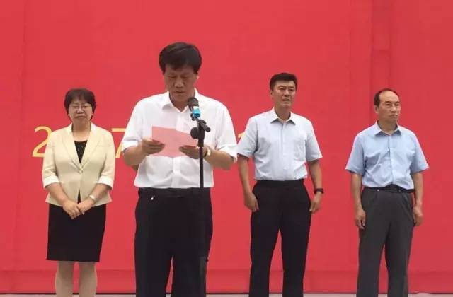 市委书记陈俊同志郑重宣布:牛背梁旅游特色小镇项目开工!