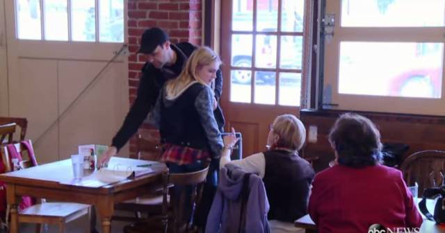 恋童癖将儿童作为猎物,他们躲在暗处,将恋童