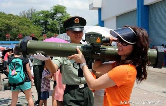 中国军队装备的pf-98式120mm火箭筒
