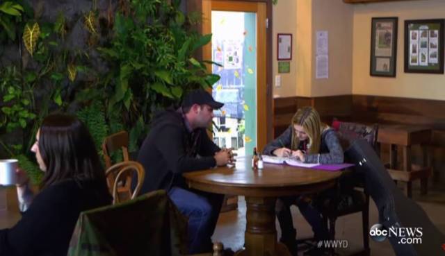 恋童癖将儿童作为猎物,他们躲在暗处,将恋童