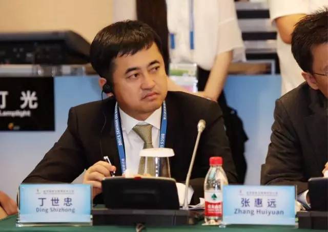 安踏集团参加金砖国家治国理政研讨会并发言:由"中国