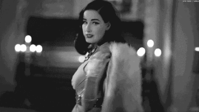 她觉得婚姻不应该是女人的枷锁,在痛苦之中,每个人都有权力去寻求新