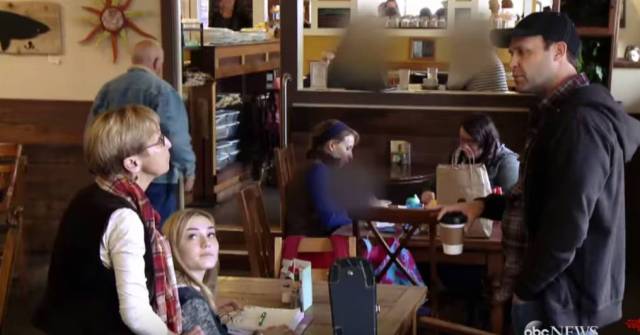 恋童癖将儿童作为猎物,他们躲在暗处,将恋童