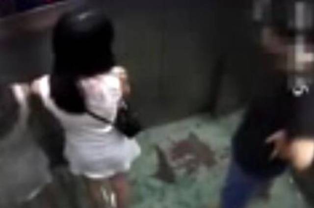 女子在电梯内遭酒醉男子强制猥亵长达一分钟