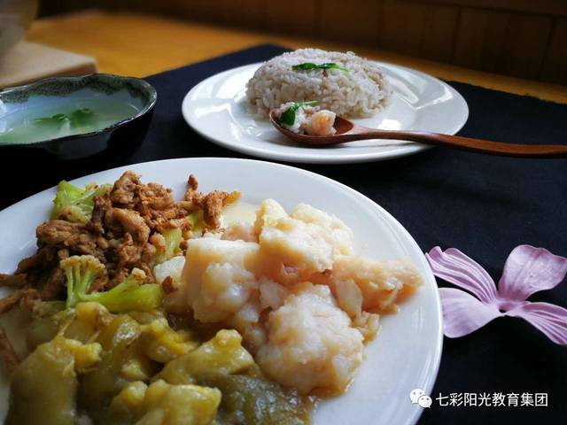 蒸米饭配什么粗粮 74ade2777a144db3afa979f85a9dacbf.jpeg