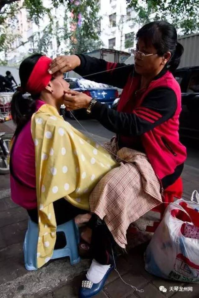 成为年轻女性的面部美容的一项内容,美容,美甲店里面均有绞脸的项目