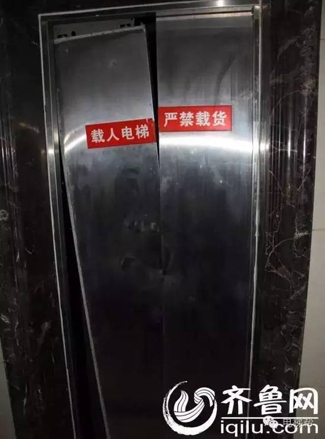 都是被业主"揍"的, 最后一张, 那位业主实在是太嗨了, 把电梯"开膛破