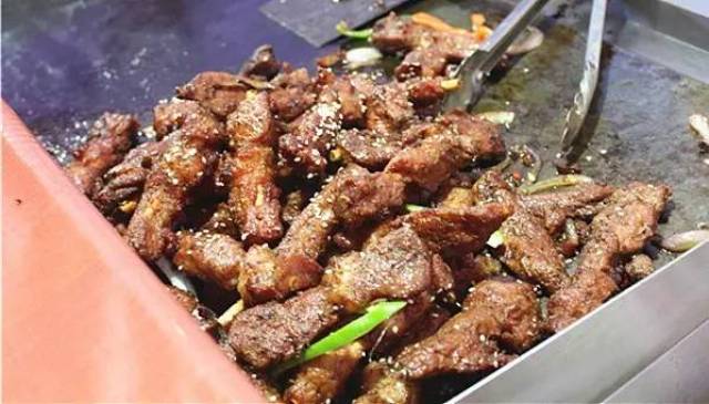秘制的羊排烧 大口吃肉大口喝酒必备