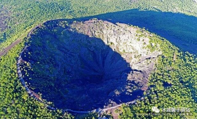 老黑山火山口