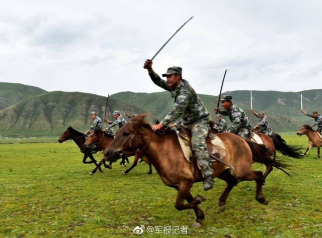 策马扬鞭!走进驻守在海拔4200多米的玉树骑兵连